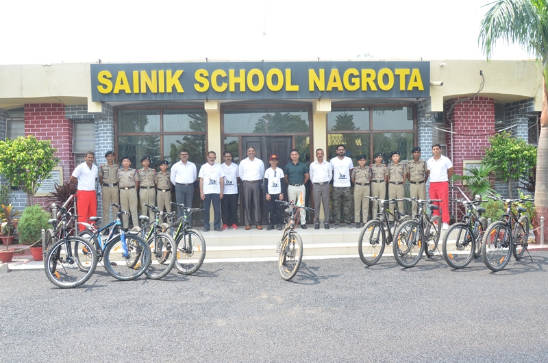 SAINIK SCHOOL NAGROTA GIVES WARM RECEPTION TO BICYCLE BOY ARAV BHARDWAJ ON HIS KARGIL TO DELHI CYCLING EXPEDITION