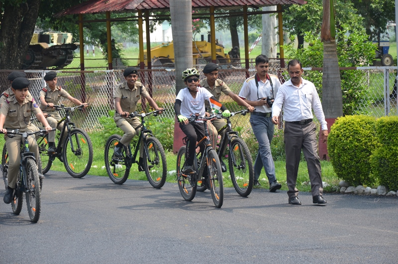 SAINIK SCHOOL NAGROTA GIVES WARM RECEPTION TO BICYCLE BOY ARAV BHARDWAJ ON HIS KARGIL TO DELHI CYCLING EXPEDITION